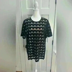 Kate Spade lace top size 4, lined, button closure in the back.